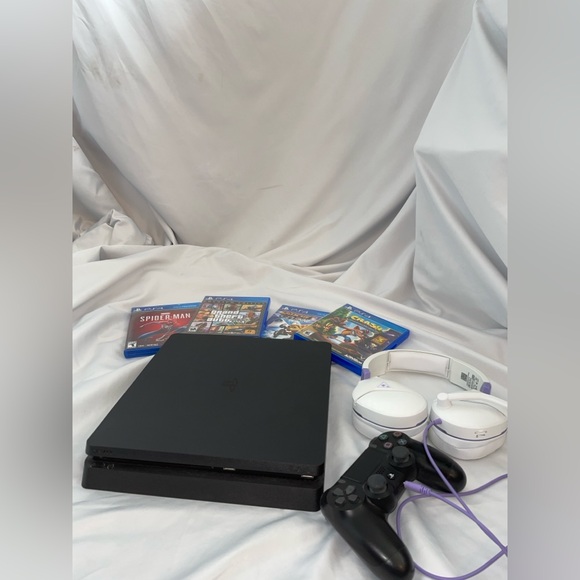 PS4 Bundle With Games, Controller, and Headset - Picture 2 of 2
